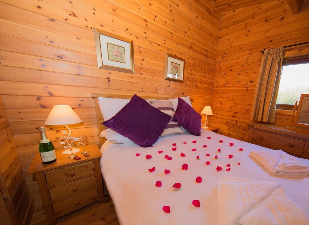 Wall Eden Farm - Luxury Log Cabins And Glamping Highbridge Ngoại thất bức ảnh