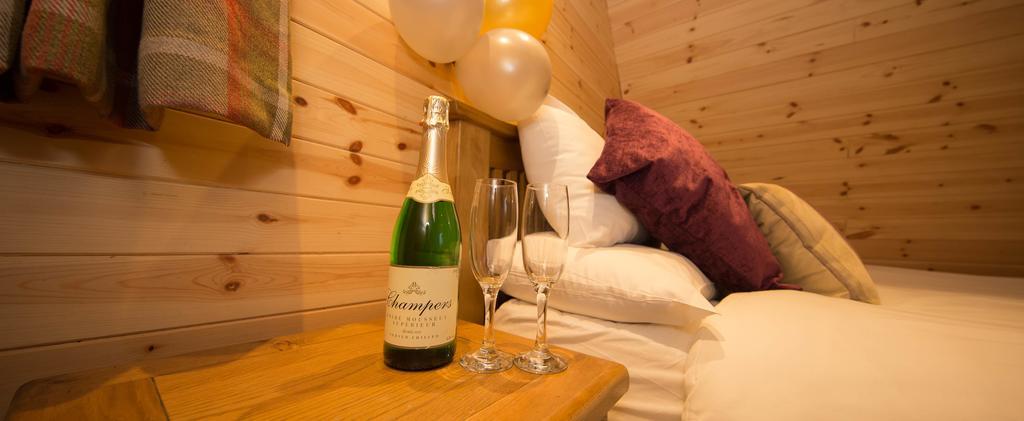 Wall Eden Farm - Luxury Log Cabins And Glamping Highbridge Ngoại thất bức ảnh